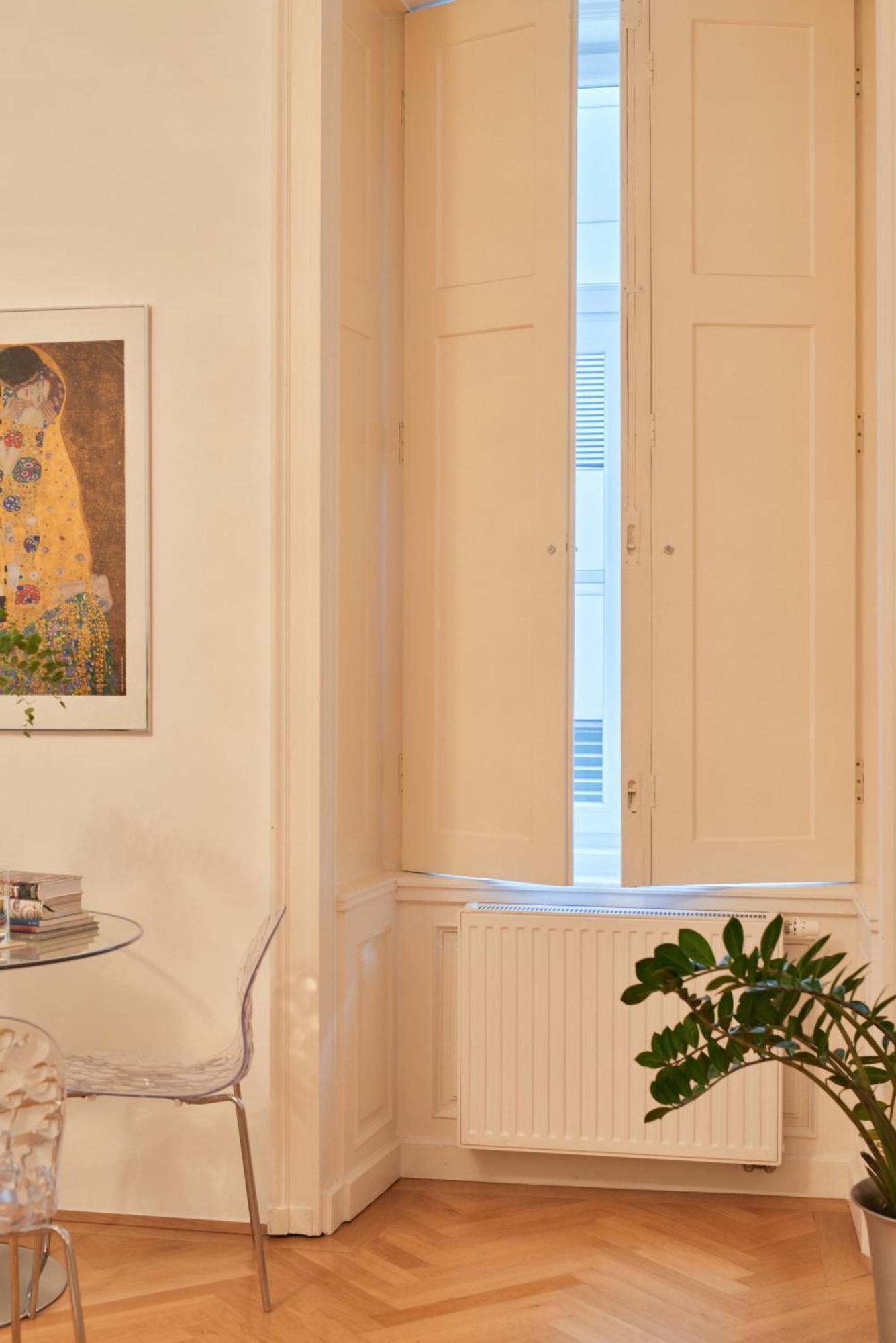 Spacious & Elegant, Ideal Location *