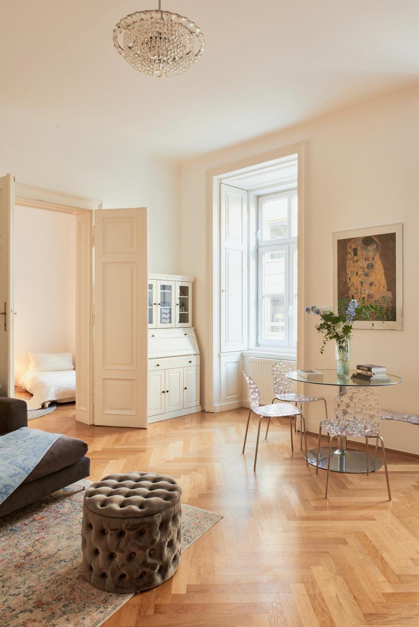 Spacious & Elegant, Ideal Location