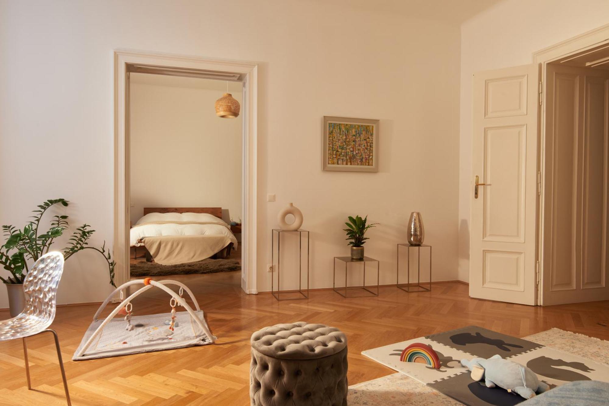 Spacious & Elegant, Ideal Location Apartment Wien