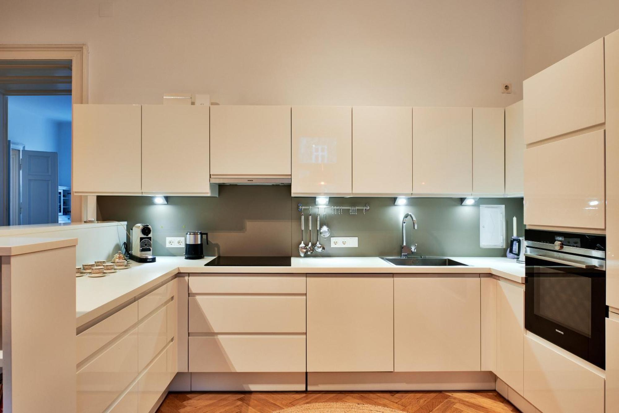 Spacious & Elegant, Ideal Location Apartment