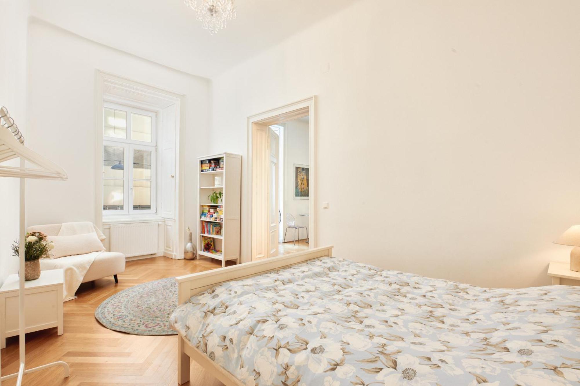 Spacious & Elegant, Ideal Location